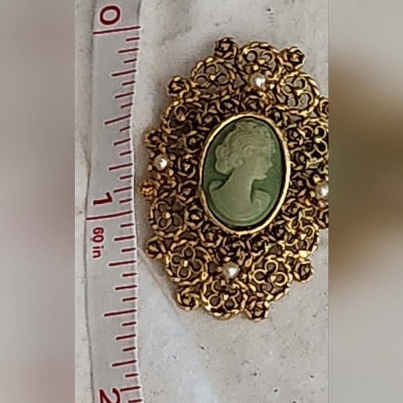 Vintage Green and Ivory Cameo , Filigree goldtone with faux pearls. 1940 era - Picture 4 of 16